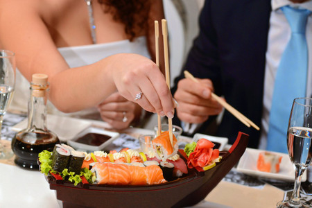 Sushi en la boda, una opción de menú original y deliciosa