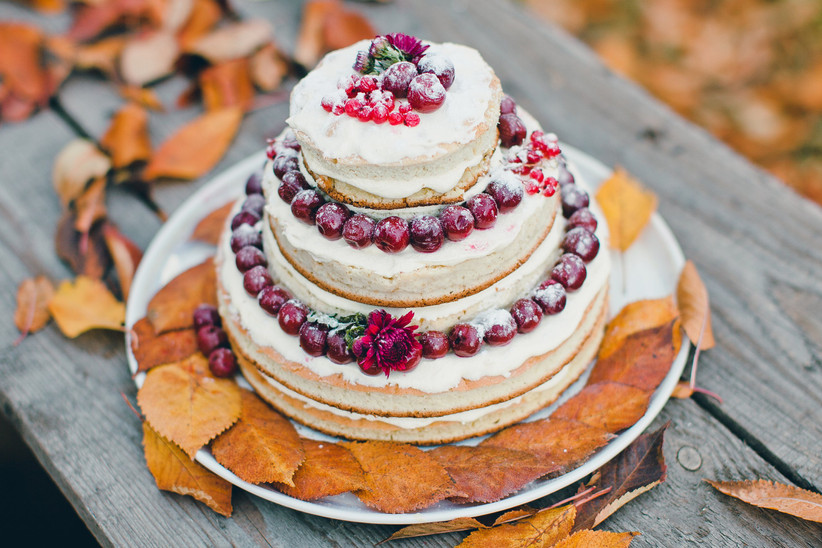 pastel de boda rústico con crema de mantequilla y uvas