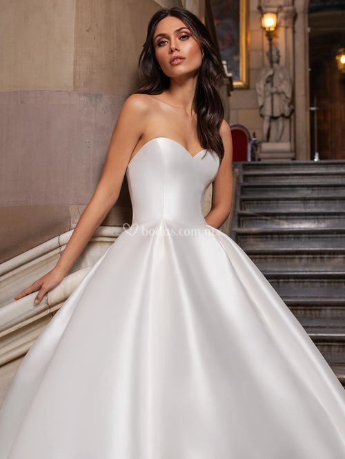 CLOSE, Pronovias