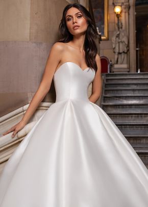 CLOSE, Pronovias