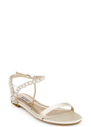 MP6234  Klare Pearl-Detail Sandal1, Badgley Mischka