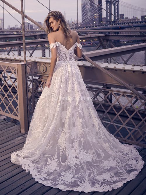 Leandra, Maggie Sottero