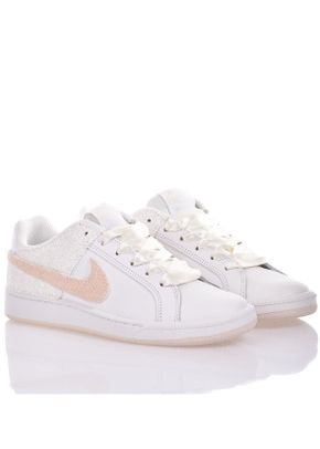 NIKE AMELIE, Mimanera