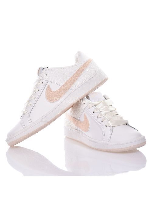 NIKE AMELIE, Mimanera