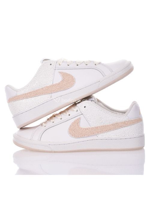 NIKE AMELIE, Mimanera