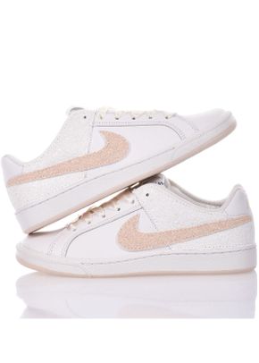 NIKE AMELIE, Mimanera