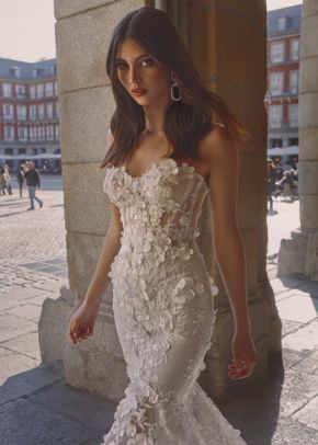 CARRIE, Galia Lahav