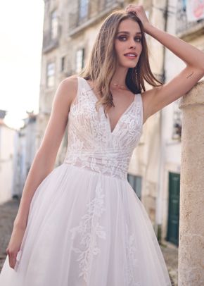 Teona, Maggie Sottero