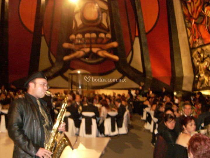 http://cdn0.bodas.com.mx/emp/fotos/5/5/3/4/659_5_85534.JPG