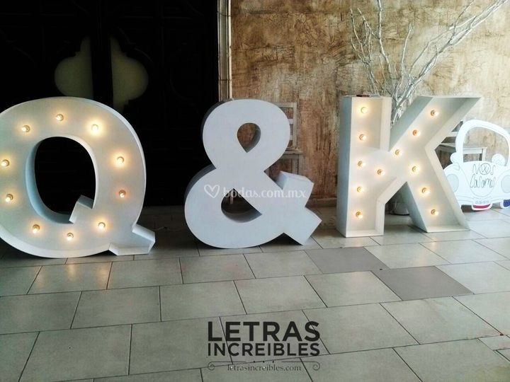 Letras Gigantes, Letras Increíbles