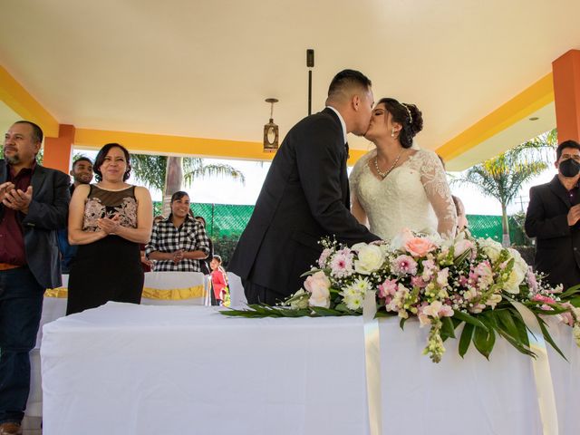 La boda de Raúl y Edith en Tangamandapio, Michoacán 21