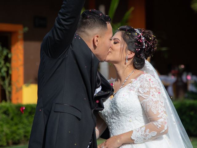 La boda de Raúl y Edith en Tangamandapio, Michoacán 22