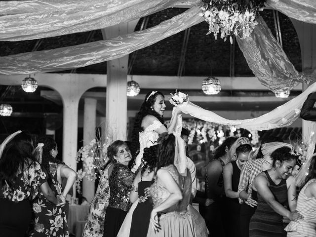 La boda de Mauro y Lucero en Acapulco, Guerrero 36