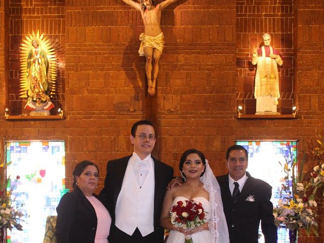 La boda de Mauricio Eugenio y Isenia Jaquelina en Xalapa, Veracruz 12