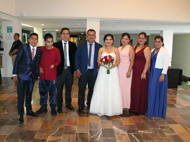 La boda de Mauricio Eugenio y Isenia Jaquelina en Xalapa, Veracruz 35