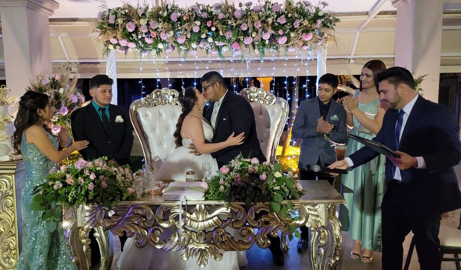 La boda de  Antonio y Iris en Los Mochis, Sinaloa