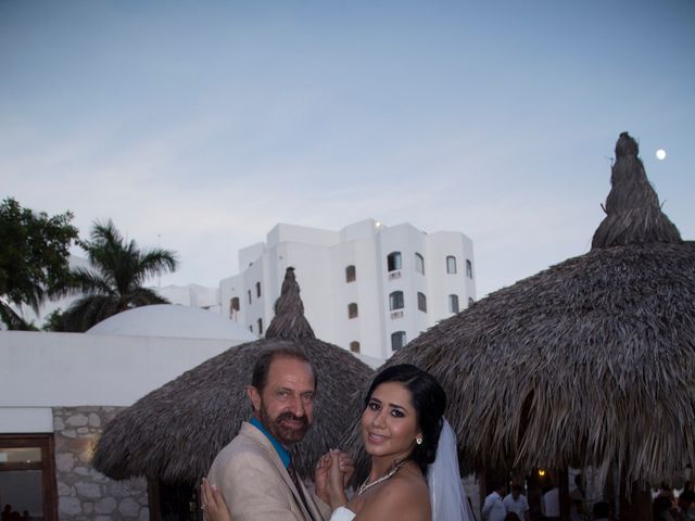 La boda de Eugenio y Elizabeth en Mazatlán, Sinaloa 16