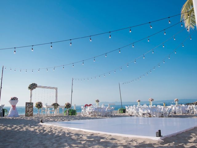 La boda de Jesús Adrián y Victoria en Puerto Vallarta, Jalisco 8