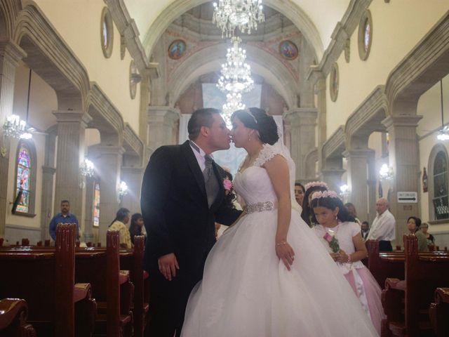 La boda de Víctor y Mary en San Pedro, Coahuila 19