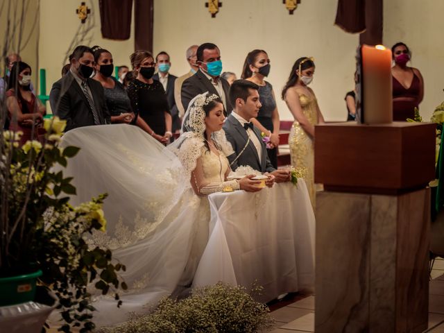 La boda de Hugo y Leslie en Uruapan, Michoacán 24