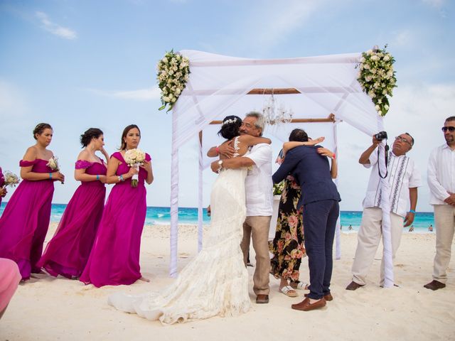 La boda de Arturo y Claudia en Cancún, Quintana Roo 85