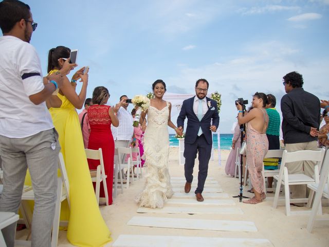 La boda de Arturo y Claudia en Cancún, Quintana Roo 89