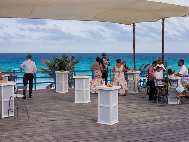 La boda de Arturo y Claudia en Cancún, Quintana Roo 95