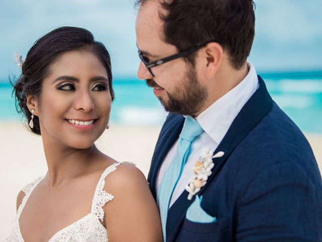 La boda de Arturo y Claudia en Cancún, Quintana Roo 102
