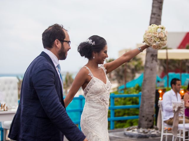 La boda de Arturo y Claudia en Cancún, Quintana Roo 118