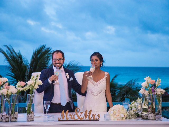 La boda de Arturo y Claudia en Cancún, Quintana Roo 129