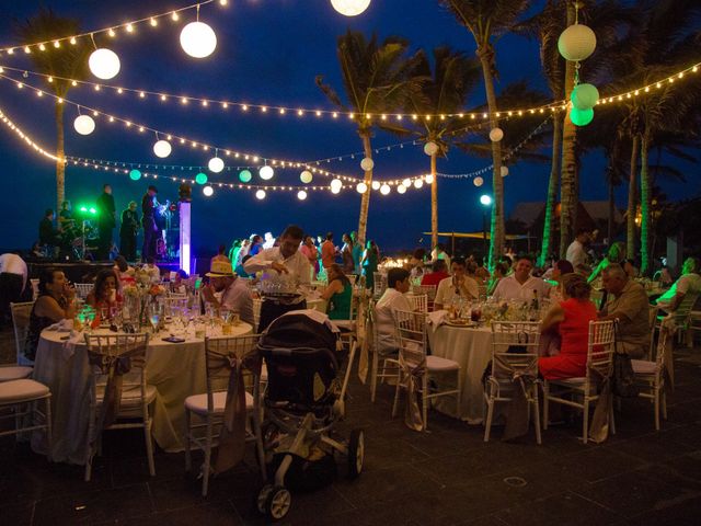 La boda de Arturo y Claudia en Cancún, Quintana Roo 136