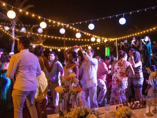 La boda de Arturo y Claudia en Cancún, Quintana Roo 154