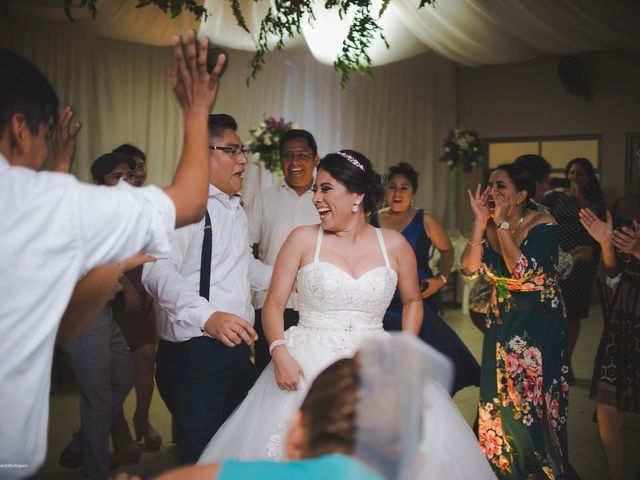 La boda de Víctor y Victoria en Coatzacoalcos, Veracruz 16