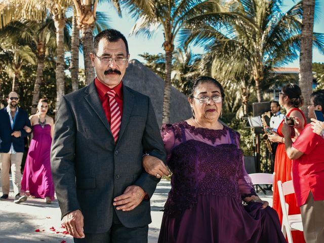 La boda de Néstor y Cristal en Playa del Carmen, Quintana Roo 25