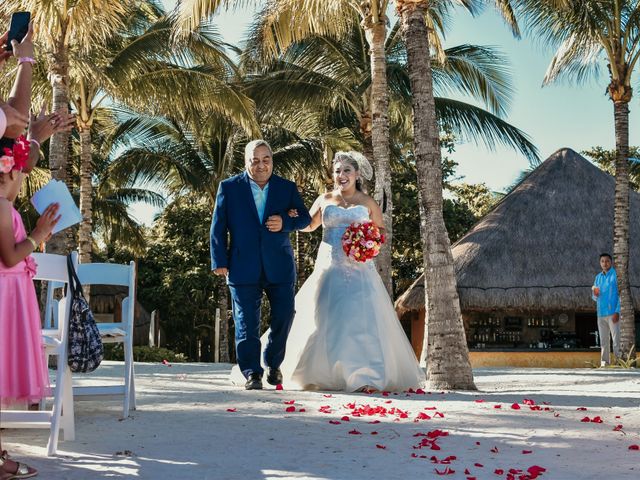 La boda de Néstor y Cristal en Playa del Carmen, Quintana Roo 29