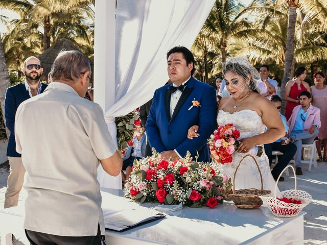 La boda de Néstor y Cristal en Playa del Carmen, Quintana Roo 35
