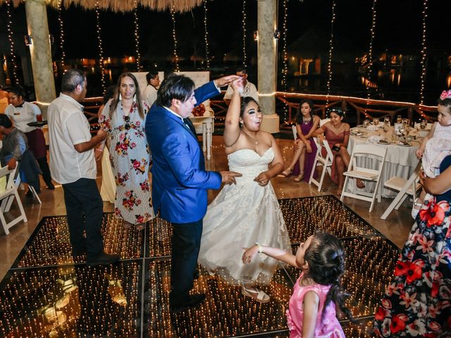 La boda de Néstor y Cristal en Playa del Carmen, Quintana Roo 81