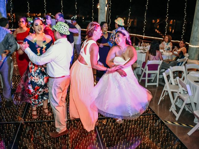 La boda de Néstor y Cristal en Playa del Carmen, Quintana Roo 91