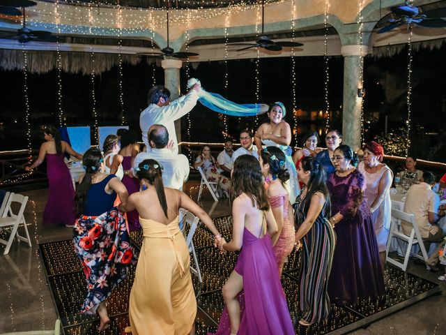 La boda de Néstor y Cristal en Playa del Carmen, Quintana Roo 92