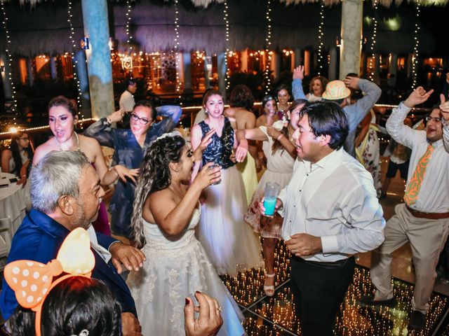 La boda de Néstor y Cristal en Playa del Carmen, Quintana Roo 94
