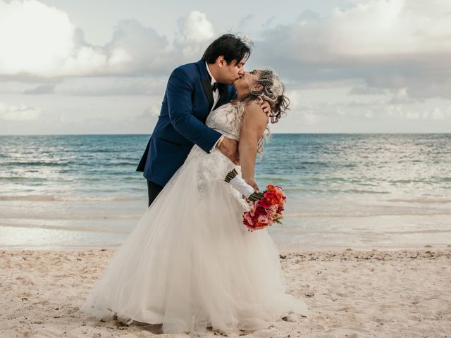 La boda de Néstor y Cristal en Playa del Carmen, Quintana Roo 99