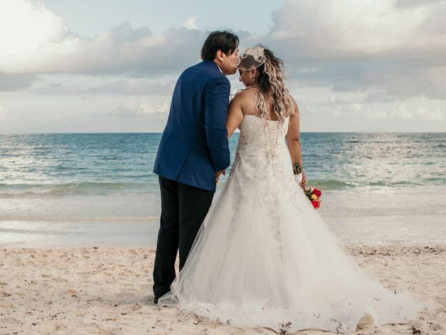 La boda de Néstor y Cristal en Playa del Carmen, Quintana Roo 104