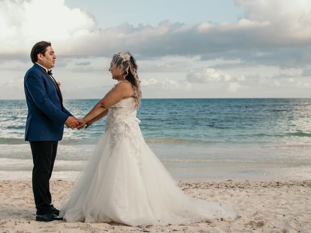 La boda de Néstor y Cristal en Playa del Carmen, Quintana Roo 107