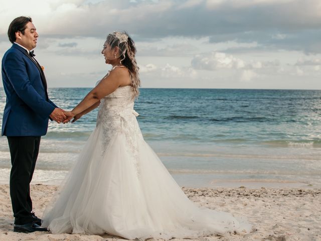 La boda de Néstor y Cristal en Playa del Carmen, Quintana Roo 108