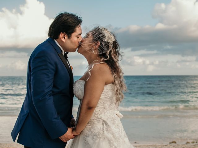 La boda de Néstor y Cristal en Playa del Carmen, Quintana Roo 109