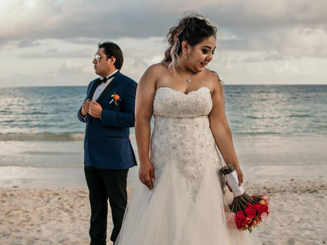 La boda de Néstor y Cristal en Playa del Carmen, Quintana Roo 112