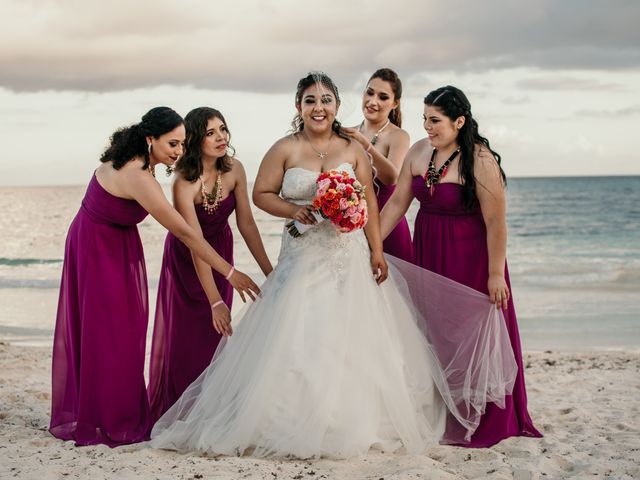 La boda de Néstor y Cristal en Playa del Carmen, Quintana Roo 129