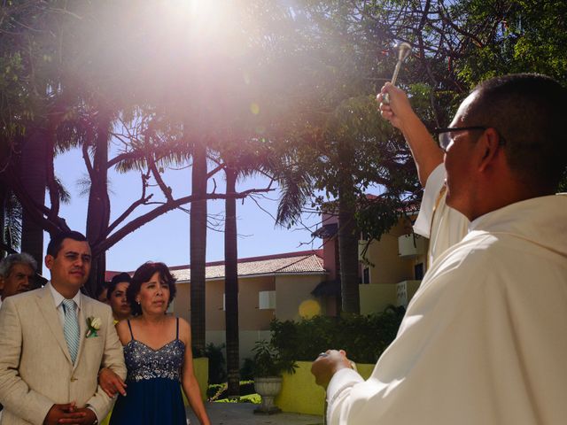 La boda de Víctor y Lucero en Bucerias, Nayarit 23