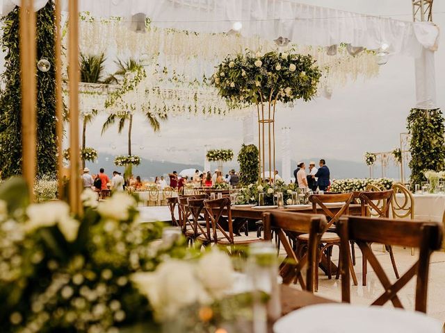 La boda de Marco y Fernanda en Puerto Vallarta, Jalisco 14