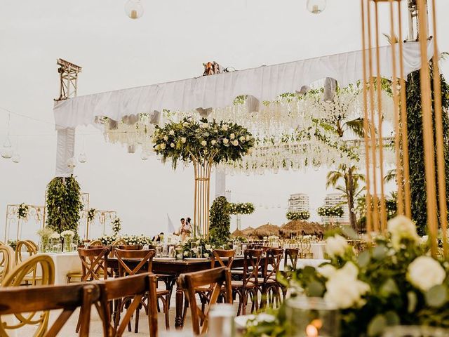 La boda de Marco y Fernanda en Puerto Vallarta, Jalisco 16